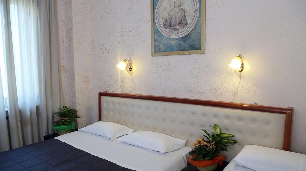Roma Room Hotel Buitenkant foto