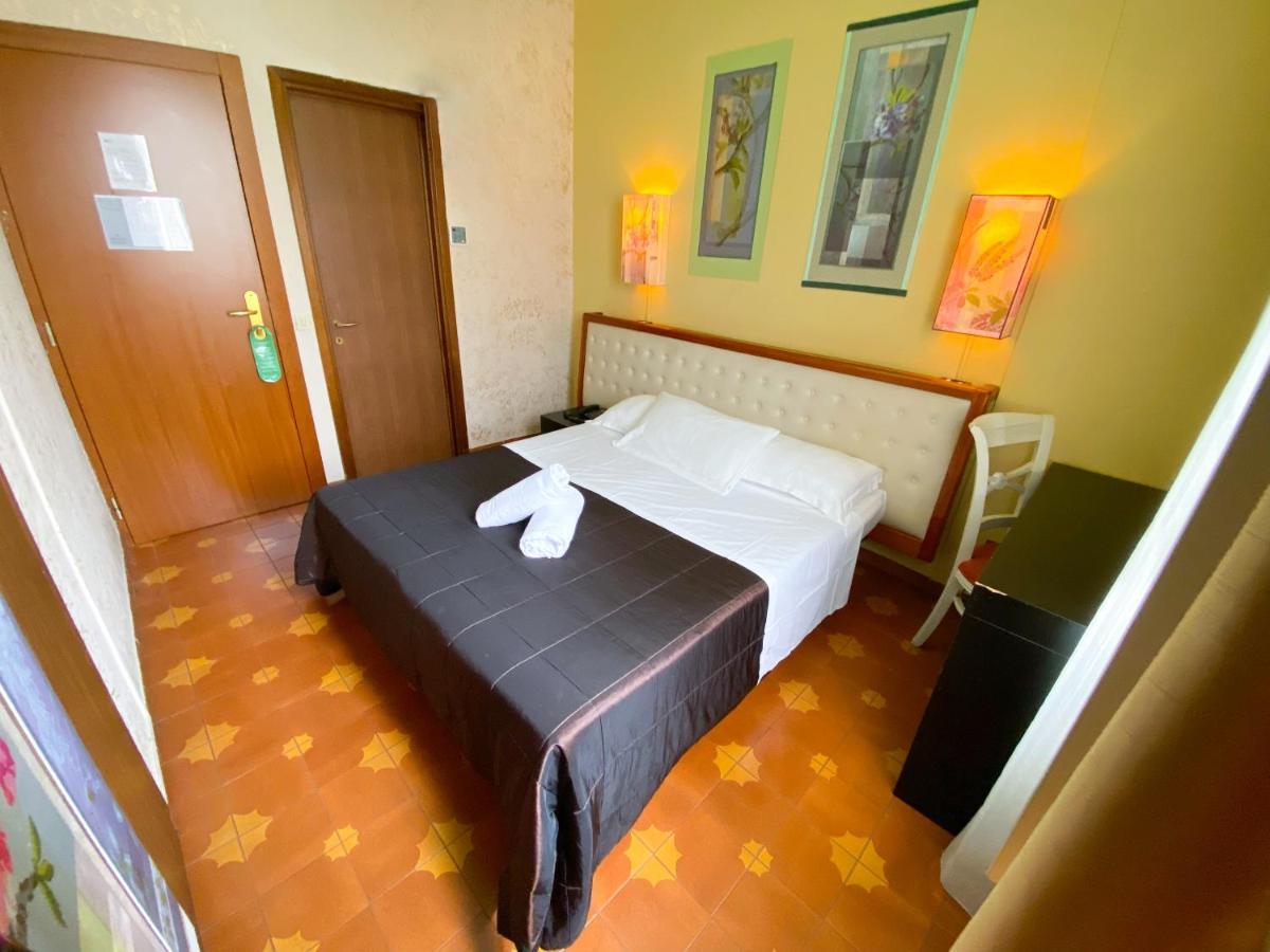 Roma Room Hotel Buitenkant foto